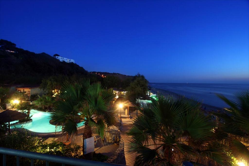 קאפו ואטיצ'אנו Baia Del Godano Resort & Spa מראה חיצוני תמונה
