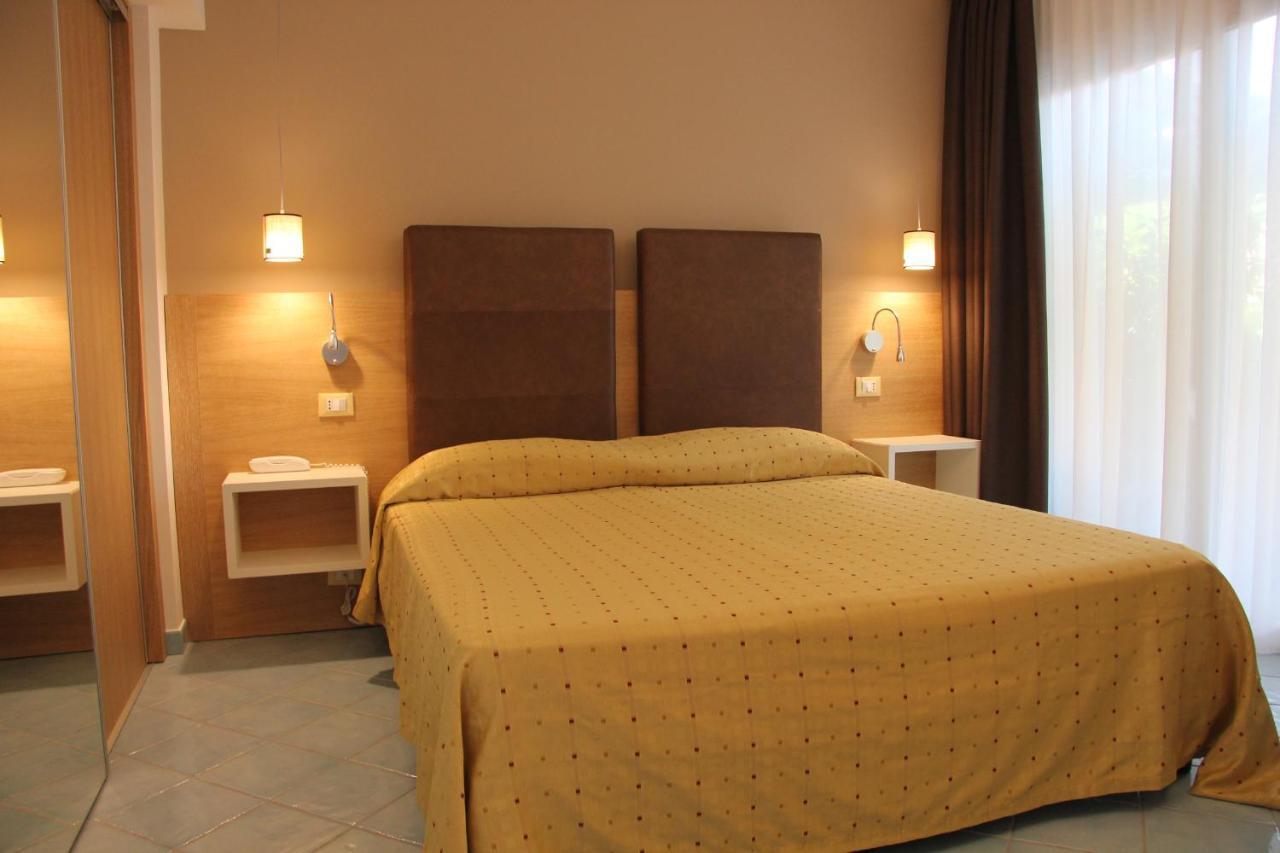 קאפו ואטיצ'אנו Baia Del Godano Resort & Spa מראה חיצוני תמונה